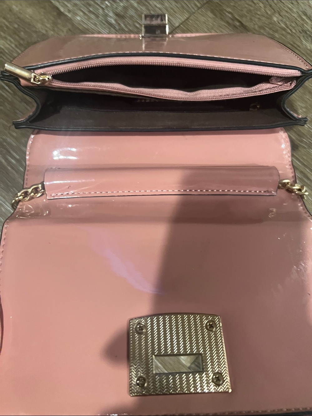 Aldo Glossy Pink Crossbody Bag with Gold Chain - Picture 4 of 5